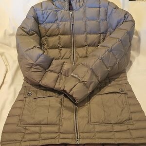 Eddie Bauer Women's Puffer Jacket - Clay Size Medium